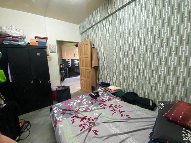 Pangsapuri untuk Dijual di Desa Temenggung Apartment - Syakila Mokhtar - Bedroom - PropertyGuru.com.my