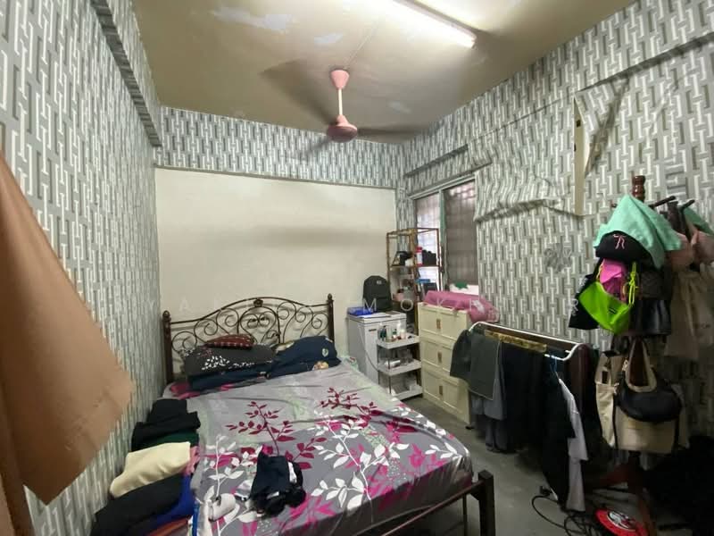 Pangsapuri untuk Dijual di Desa Temenggung Apartment - Syakila Mokhtar - Bedroom - PropertyGuru.com.my