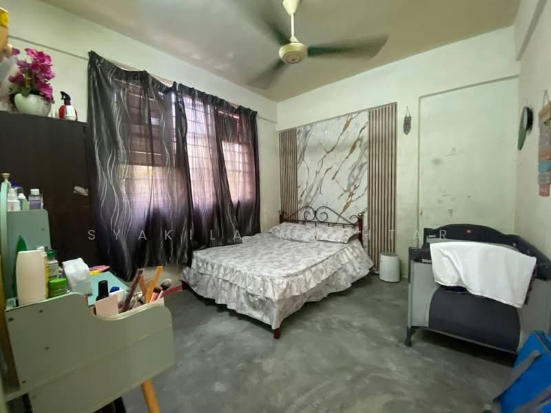 Pangsapuri untuk Dijual di Desa Temenggung Apartment - Syakila Mokhtar - Bedroom - PropertyGuru.com.my