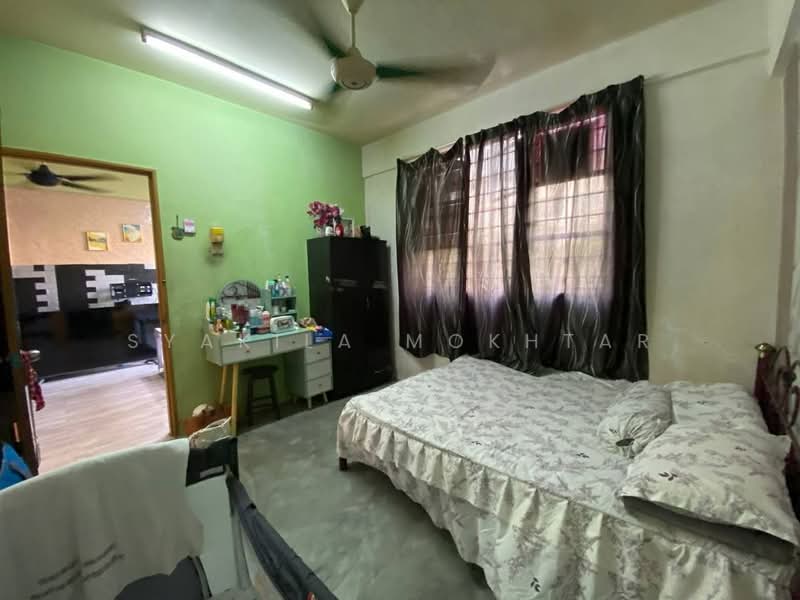 Pangsapuri untuk Dijual di Desa Temenggung Apartment - Syakila Mokhtar - Bedroom - PropertyGuru.com.my