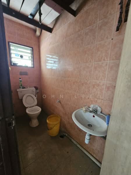 Kedai / Pejabat untuk Disewa di Teluk Gong (Port Klang (Pelabuhan Klang)) - John Lee - Bathroom - PropertyGuru.com.my