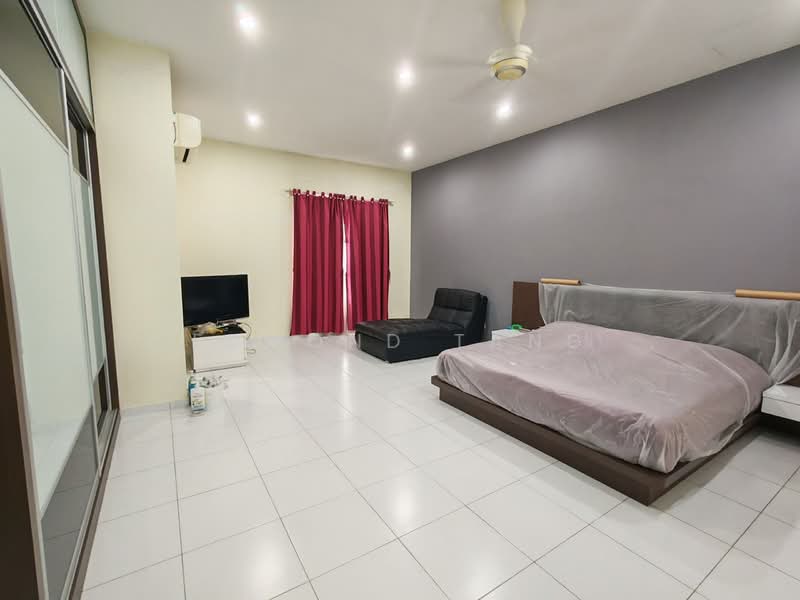 Rumah Teres 2 Tingkat untuk Dijual di Setia Tropika (Johor Bahru) - Edmond Tang - Bedroom - PropertyGuru.com.my