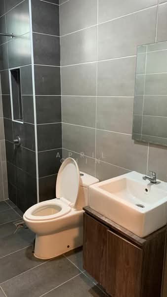 Servis Apartment untuk Disewa di Marina Residence - April Chin - Bathroom - PropertyGuru.com.my