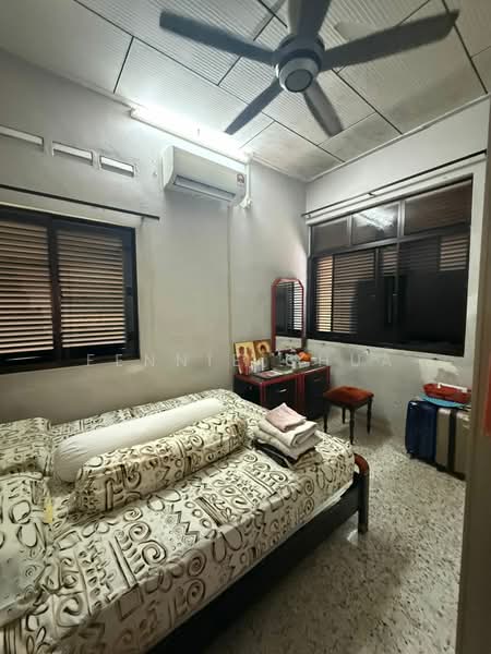 1-storey Terraced House for Sale in Taman Daya (Johor Bahru) - Fennie Chua - Bedroom - PropertyGuru.com.my
