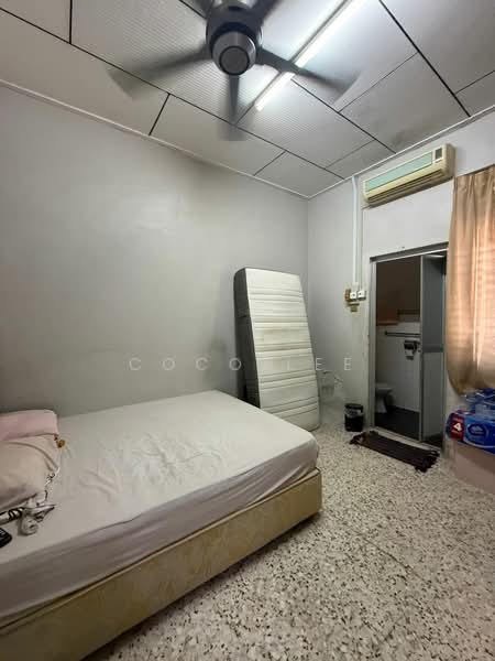 1-storey Terraced House for Sale in Taman Daya (Johor Bahru) - Coco Lee - Bedroom - PropertyGuru.com.my