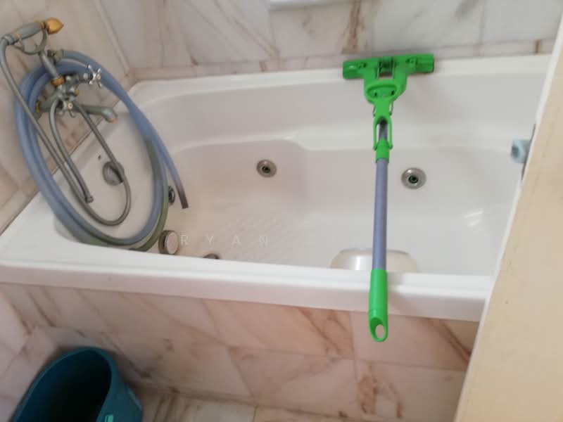 Kondominium untuk Dijual di Diamond Villa Condominium - Ryan Sim - Bathroom - PropertyGuru.com.my
