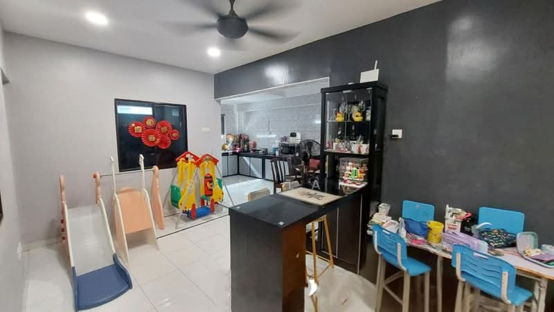 2-storey Terraced House for Sale in Taman Pakatan Jaya (Tambun) - Sam Lam - Living Room - PropertyGuru.com.my