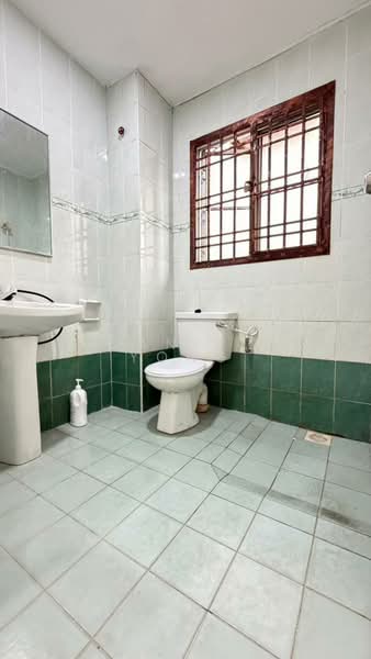 Rumah Teres 2 Tingkat untuk Dijual di Taman Mutiara Rini (Skudai) - Daniel Yong - Bathroom - PropertyGuru.com.my