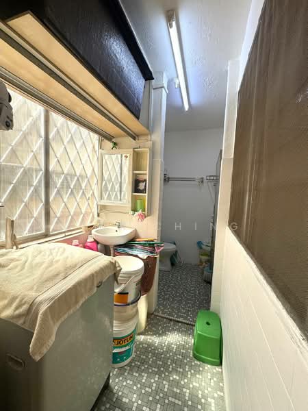 Flat for Sale at Flat Taman Ungku Tun Aminah - Jack Ching - Bathroom - PropertyGuru.com.my