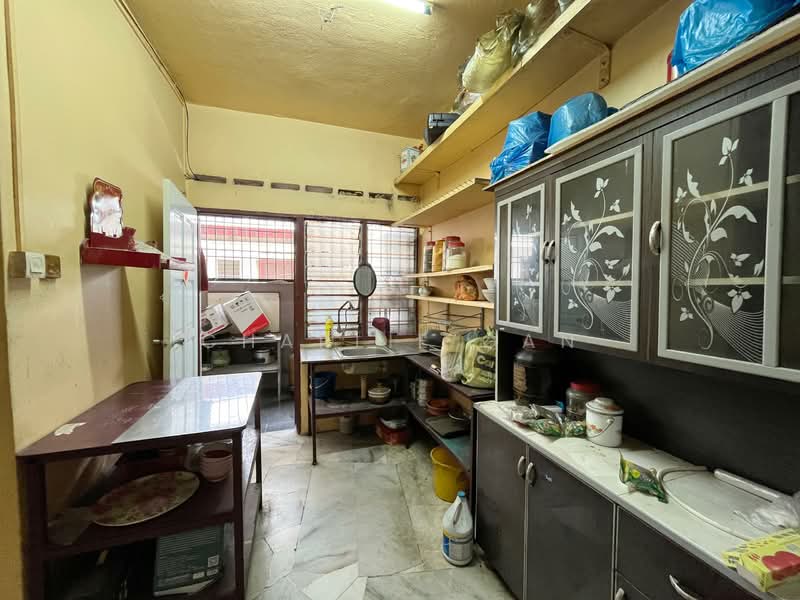 2-storey Terraced House for Sale in Taman Selat Damai (Pelabuhan Klang) - Charlie Gan - Kitchen - PropertyGuru.com.my