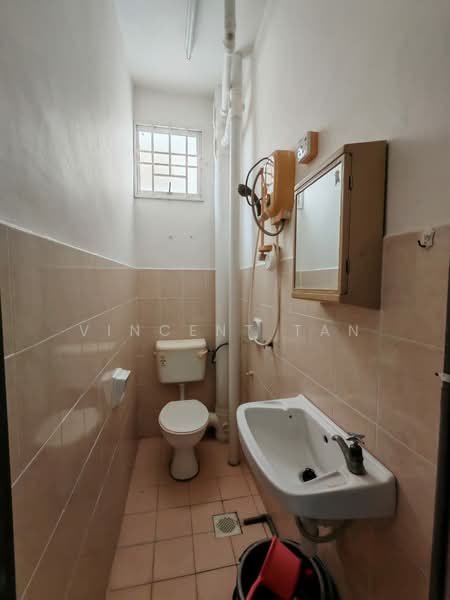Kondominium untuk Disewa di Permai Ria - Vincent Tan - Bathroom - PropertyGuru.com.my
