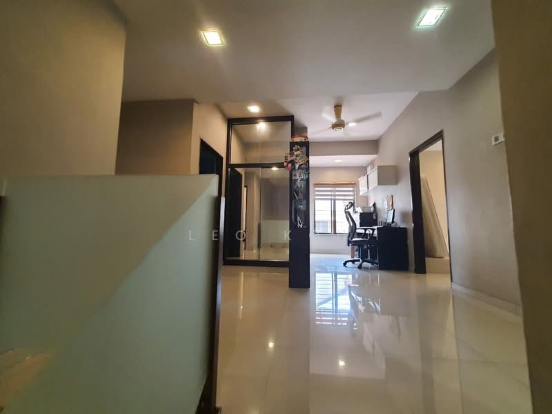 Rumah Berkembar untuk Dijual di Bandar Putra Permai (Seri Kembangan) - Leo Koh - Study - PropertyGuru.com.my