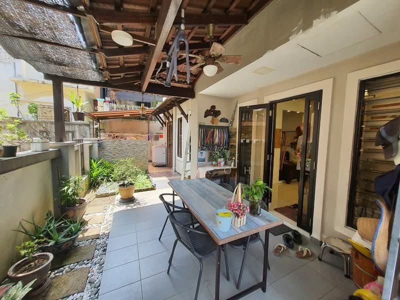 Rumah Berkembar untuk Dijual di Bandar Putra Permai (Seri Kembangan) - Leo Koh - Exterior - PropertyGuru.com.my