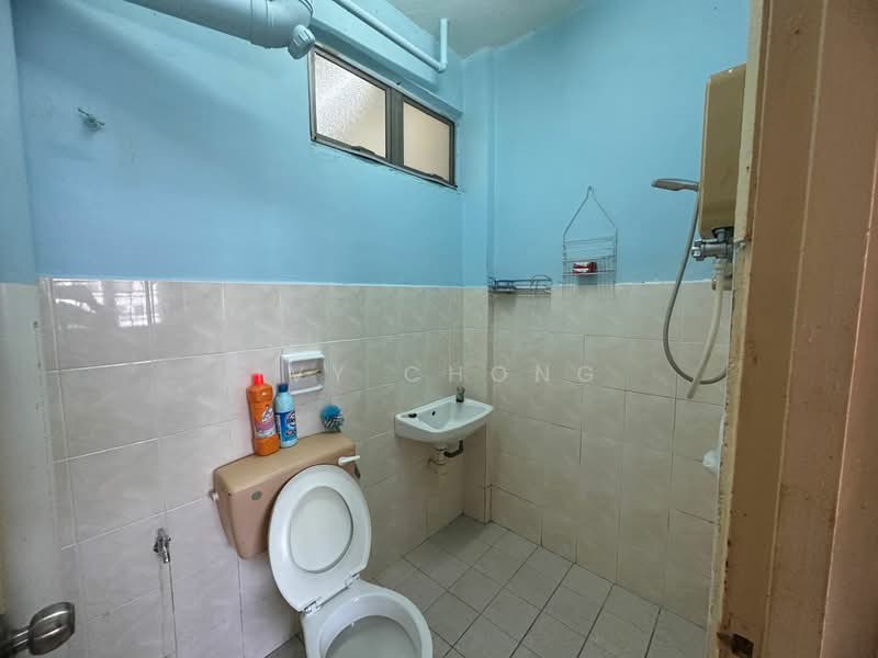 Pangsapuri untuk Dijual di Kiambang Apartment - Ivy Chong - Bathroom - PropertyGuru.com.my