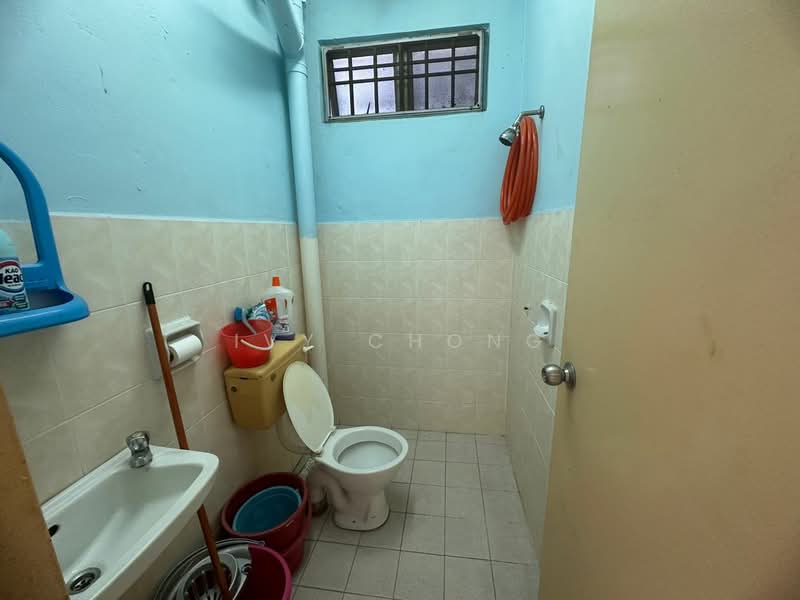 Pangsapuri untuk Dijual di Kiambang Apartment - Ivy Chong - Bathroom - PropertyGuru.com.my
