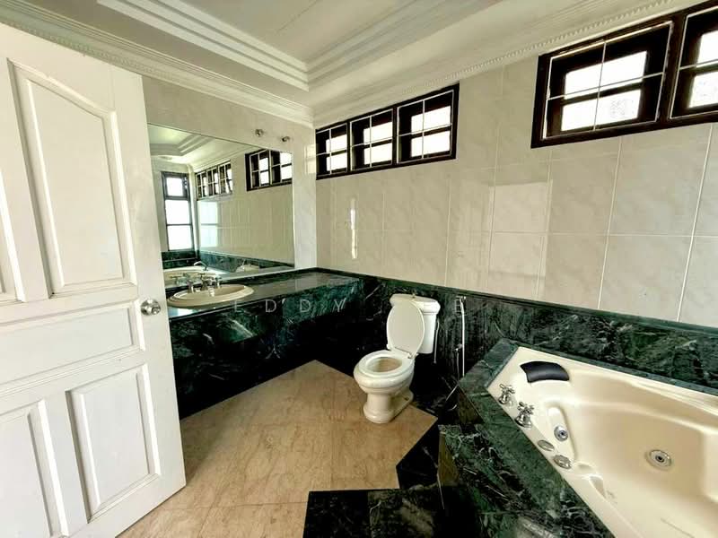 Zero-Lot Bungalow for Sale in Ampang (Selangor) - Eddy Lee - Bathroom - PropertyGuru.com.my