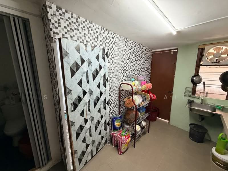 2-storey Terraced House for Sale in Petaling Jaya (Selangor) - Ishak Bin Ismail - Kitchen - PropertyGuru.com.my