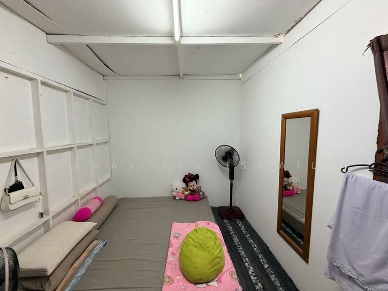 2-storey Terraced House for Sale in Petaling Jaya (Selangor) - Ishak Bin Ismail - Bedroom - PropertyGuru.com.my