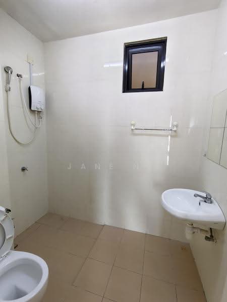 Kediaman Servis untuk Dijual di Mahkota Impian - Jane Ng - Bathroom - PropertyGuru.com.my
