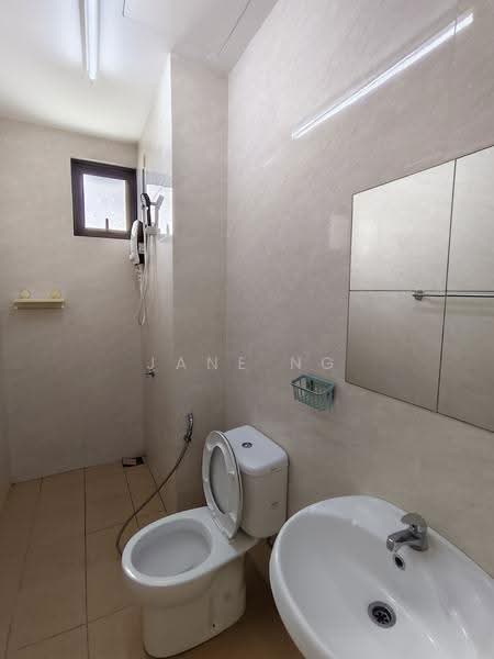Kediaman Servis untuk Dijual di Mahkota Impian - Jane Ng - Bathroom - PropertyGuru.com.my