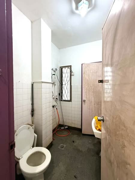 2-storey Terraced House for Sale in Taman Pelangi (Johor Bahru) - Karl Lim - Bathroom - PropertyGuru.com.my