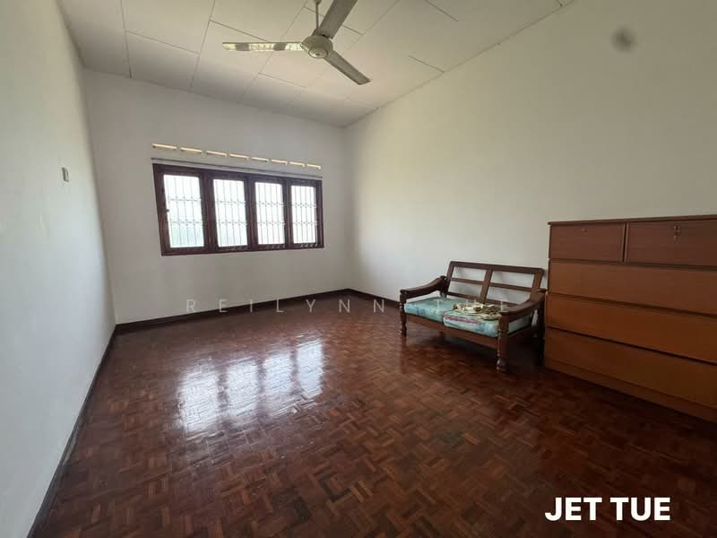 Rumah Teres 2 Tingkat untuk Dijual di Taman Selatan (Klang) - Reilynn Tue - Living Room - PropertyGuru.com.my