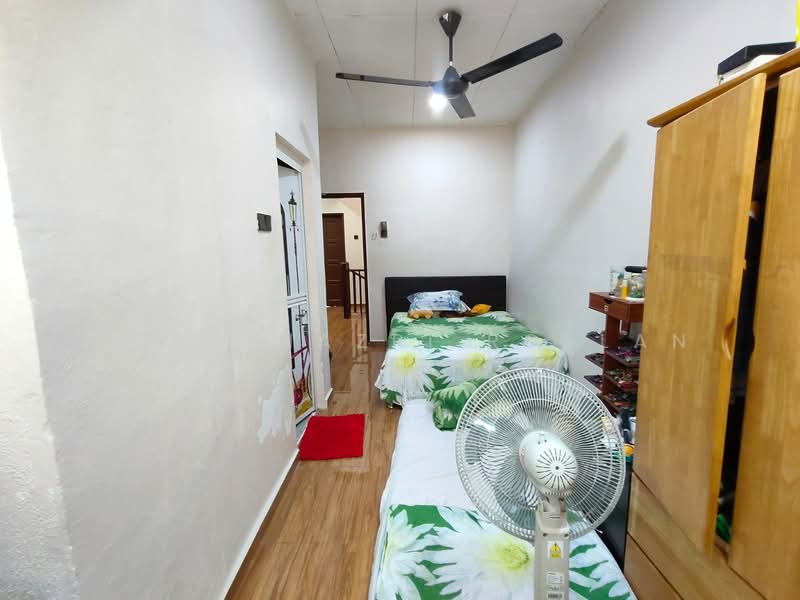 2-storey Terraced House for Sale in Taman Bukit Utama (Ulu Kelang) - Mohd Nazri Roslan - Bedroom - PropertyGuru.com.my