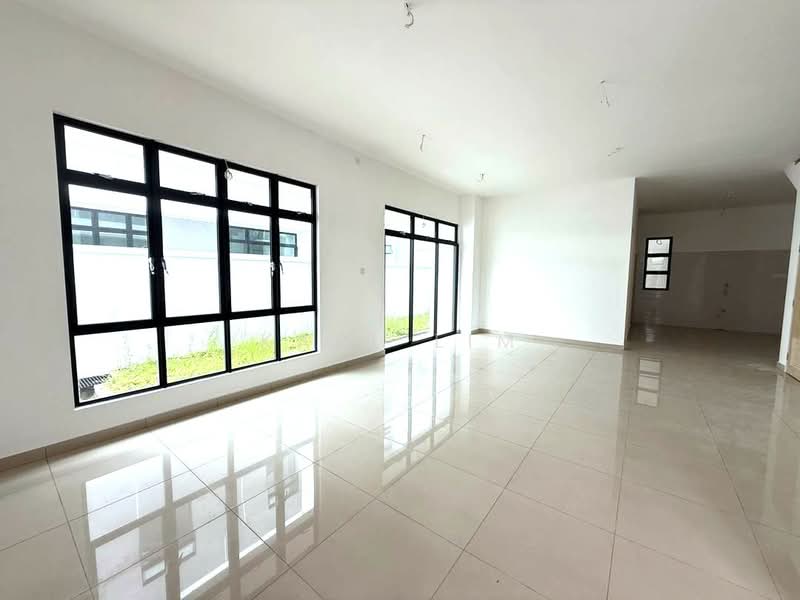 Rumah Kluster untuk Dijual di Taman Mount Austin (Tebrau) - Karl Lim - Living Room - PropertyGuru.com.my