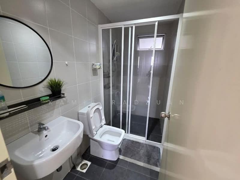 Servis Apartment untuk Disewa di Cerrado Residence @ Southville City - Kamil Radzuan - Bathroom - PropertyGuru.com.my