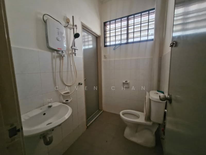 2-storey Terraced House for Sale in Bandar Baru Permas Jaya (Permas Jaya) - Caven Chan - Bathroom - PropertyGuru.com.my