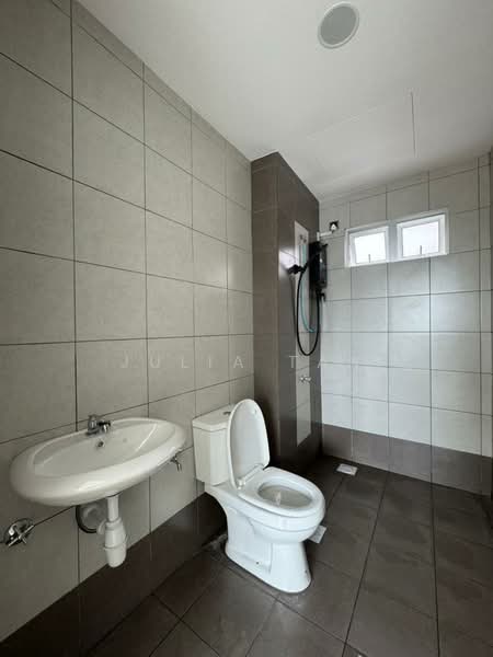 Pangsapuri untuk Disewa di One 49 Residence - Julia Tan - Bathroom - PropertyGuru.com.my