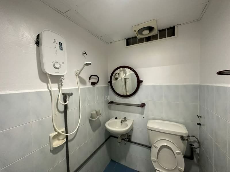 Pangsapuri untuk Dijual di Taman Jubilee Phase 5 - Elaine Lee - Bathroom - PropertyGuru.com.my