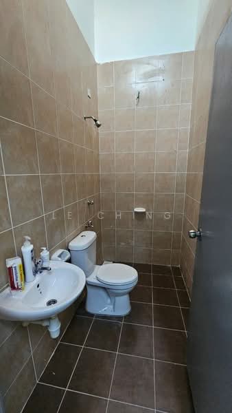 2.5-storey Terraced House for Rent in Skudai (Johor) - Le Ching . - Bathroom - PropertyGuru.com.my