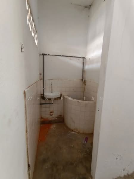Kedai untuk Disewa di Kampung Lapan (Melaka City) - Wesley Tan - Bathroom - PropertyGuru.com.my
