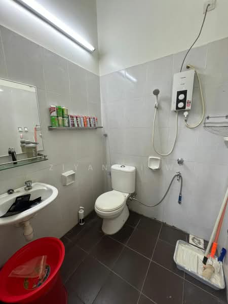 Rumah Teres untuk Dijual di Taman Mutiara Rini (Skudai) - Ziyan Liew - Bathroom - PropertyGuru.com.my