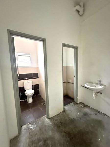 Semi-D Factory for Sale in Iskandar Puteri (Nusajaya) (Johor) - CS Tan - Bathroom - PropertyGuru.com.my