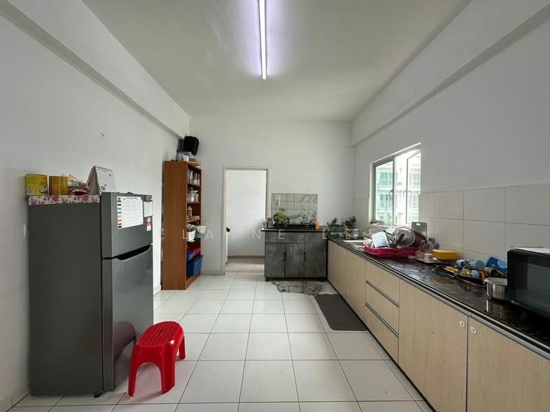 Pangsapuri untuk Dijual di One World 2 (1-Sky) - Elaine Lee - Kitchen - PropertyGuru.com.my