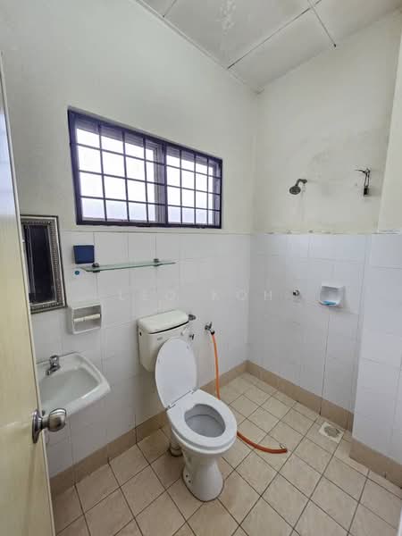 2-storey Terraced House for Sale in Bandar Putra Permai (Seri Kembangan) - Leo Koh - Bathroom - PropertyGuru.com.my