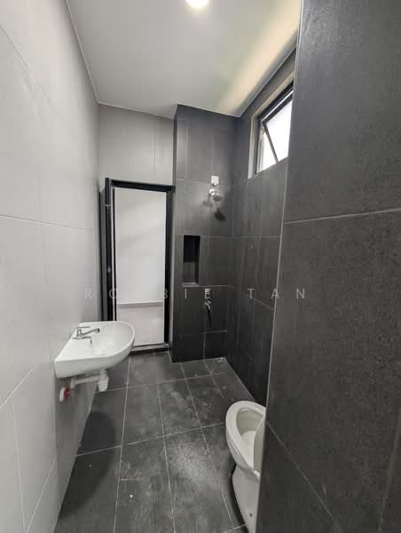 2-storey Terraced House for Rent in Taman Mount Austin (Tebrau) - Robbie Tan - Bathroom - PropertyGuru.com.my