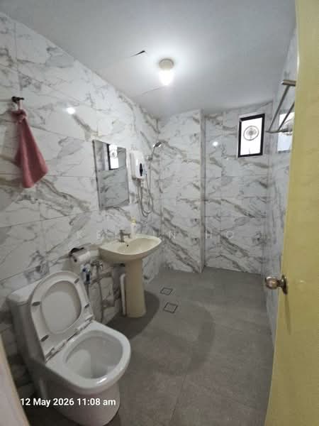Pangsapuri untuk Disewa di Kempas Apartment - Kelvin Ho - Bathroom - PropertyGuru.com.my