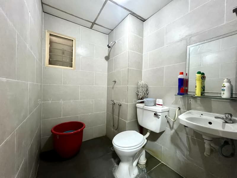 Pangsapuri untuk Dijual di SD Tiara Apartment - Syakila Mokhtar - Bathroom - PropertyGuru.com.my