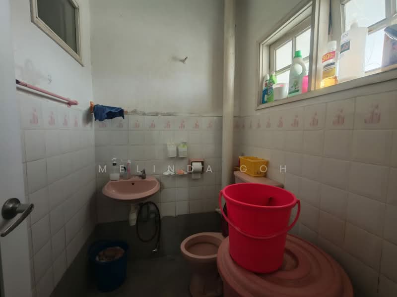 Rumah Teres 2 Tingkat untuk Dijual di Taman Taming Jaya (Balakong) - Melinda Goh - Bathroom - PropertyGuru.com.my