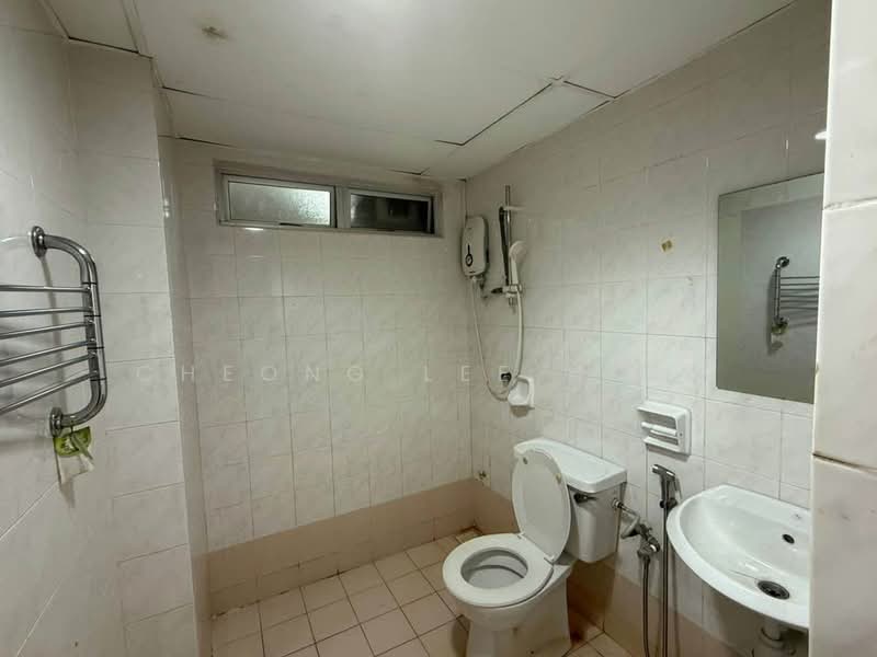 Apartment for Sale at Suria Kipark Damansara - Cheong Lee Hong - Bathroom - PropertyGuru.com.my