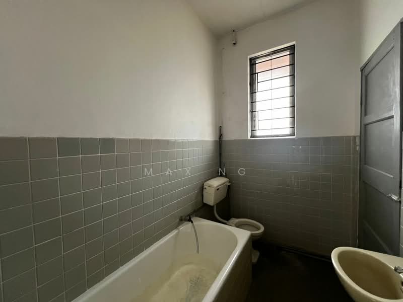 Shop / Office for Rent in Pulau Tikus (Penang) - Max Ng - Bathroom - PropertyGuru.com.my