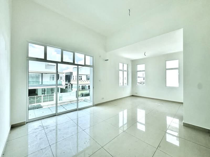 Cluster House for Sale in Taman Mutiara Rini (Skudai) - Karl Lim - Living Room - PropertyGuru.com.my