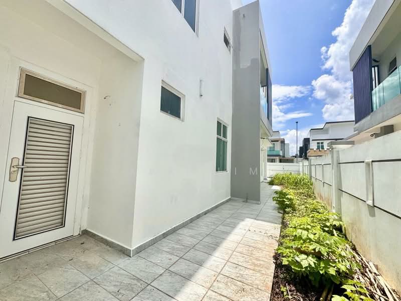 Cluster House for Sale in Taman Mutiara Rini (Skudai) - Karl Lim - Exterior - PropertyGuru.com.my
