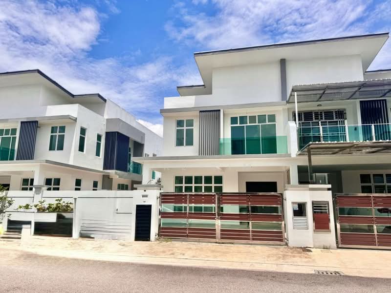 Cluster House for Sale in Taman Mutiara Rini (Skudai) - Karl Lim - Exterior - PropertyGuru.com.my