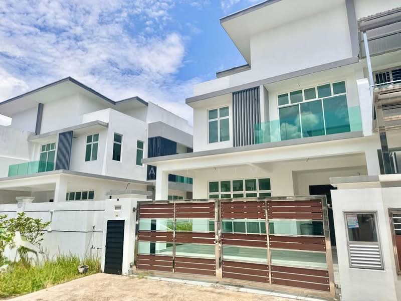 Cluster House for Sale in Taman Mutiara Rini (Skudai) - Karl Lim - Exterior - PropertyGuru.com.my
