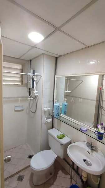 Kondominium untuk Disewa di Sri York Condominium - Peggy Tan - Bathroom - PropertyGuru.com.my