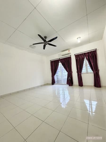 Rumah Teres untuk Dijual di Bandar Puteri Klang (Klang) - Rylin Tan - Living Room - PropertyGuru.com.my